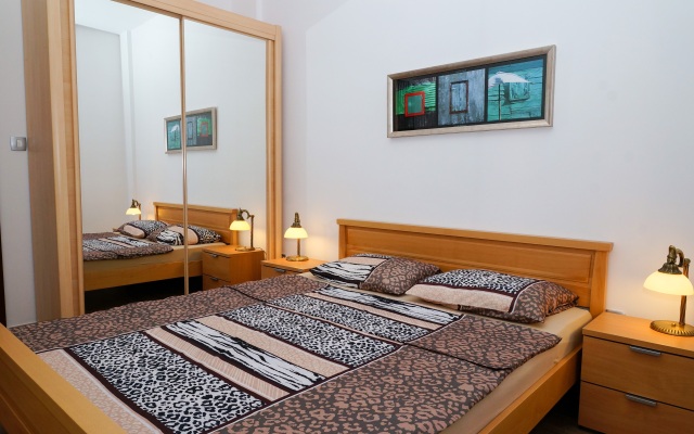 Clever II Apartments