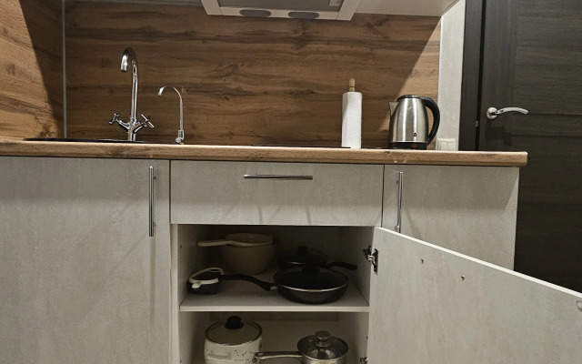 Uluchshennaya Studiya U Metro Parnas Flat