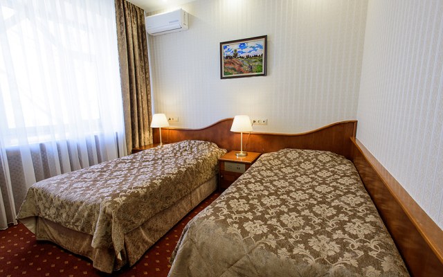 Neftyanik Na Tolstogo Business Hotel