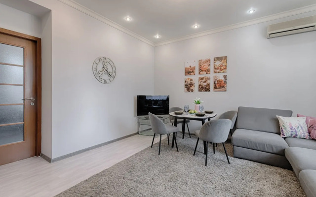 Trekhkomnatnye V Istoricheskom Tsentre Basmanny Tupik Apartments