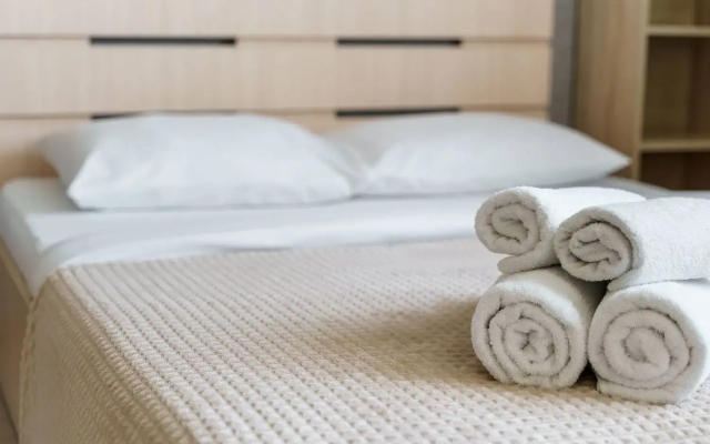 Апартаменты студия в ярких тонах в центре Тюмени