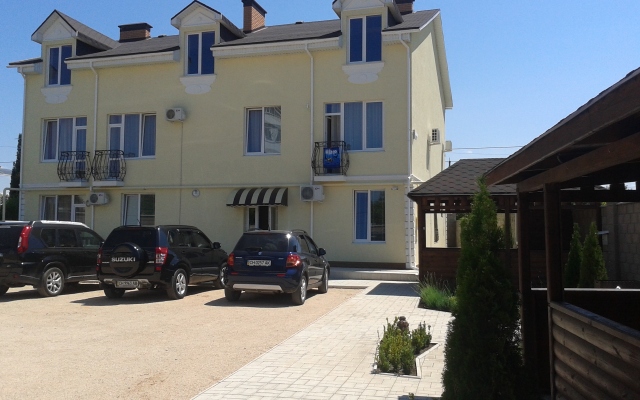 Yani Guest House