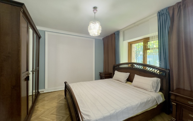 U Kitayskoy Besedki Guest House
