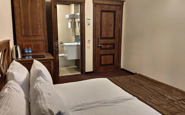 Maajid Hotel & Restaurant