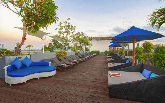 Отель de Vins Sky Hotel Seminyak