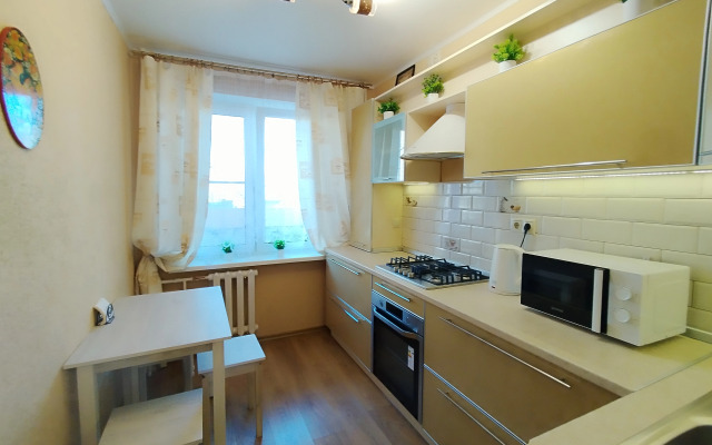 Prostornaya Na Oktyabryskom Prospekte Flat