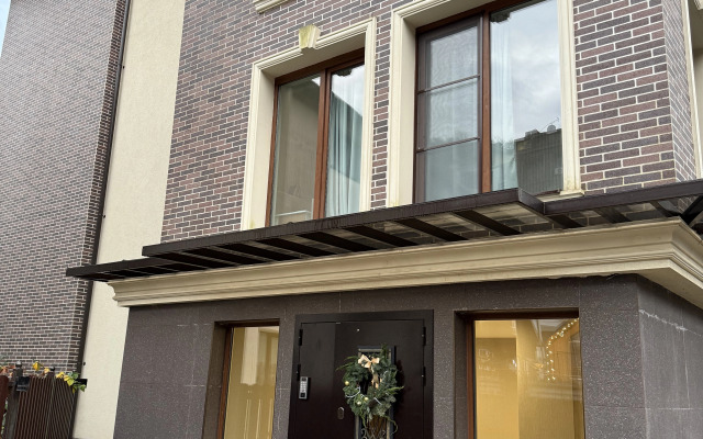 Апартаменты в Hoвом Клубном Домe с 4 Отдельными Спальнями