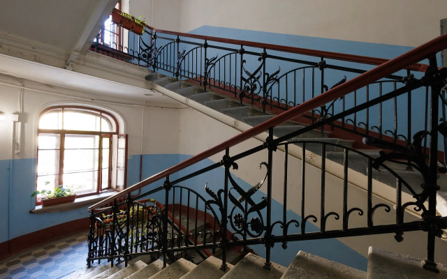 V stile disko u Strelki na Vasilevskom Flat
