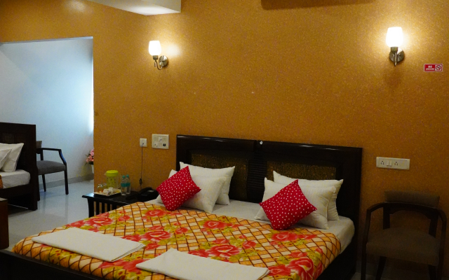 Vjr Mahal and Vinayagam Residency Hotel