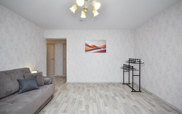 Prostornaya Kvartira Vozle SFU Flat