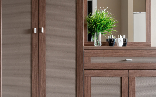 Red Art Light Rosen Apartments