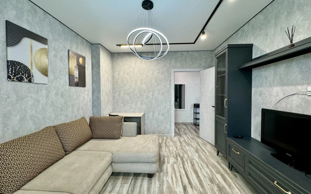 Flat Bolshaya 3-Kh Komnatnaya S Kachestvennym Remontom