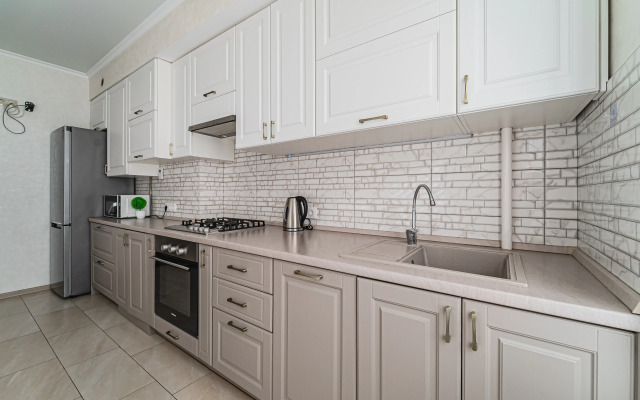 2-Kh Komnatnaya Na Kashtanovoy Allee Flat