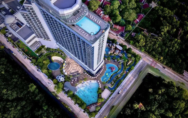 Отель Grande Centre Point Space Pattaya