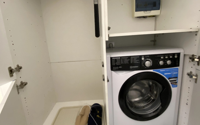 Апартаменты в современном стиле с камином