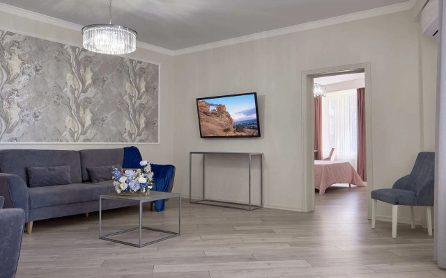 Na Ulitse Dekabristov 37b Flat
