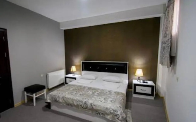 Отель Баттони