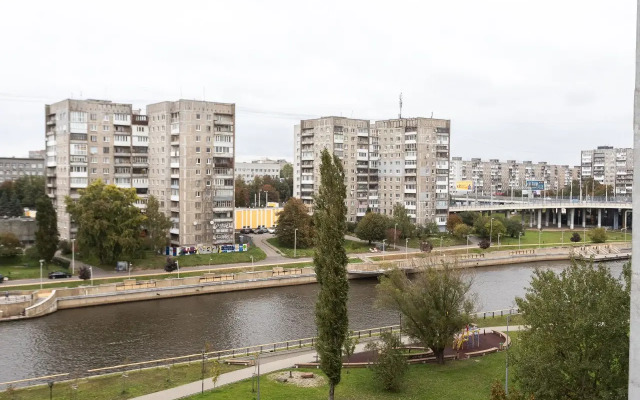 Tryoshka S Vidom Na Rybnuyu Derevnyu Flat