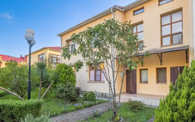 Частный дом двухкомнатный 200 кв.м.