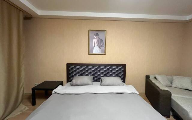 Na Ulitse Komissarova 1g Flat