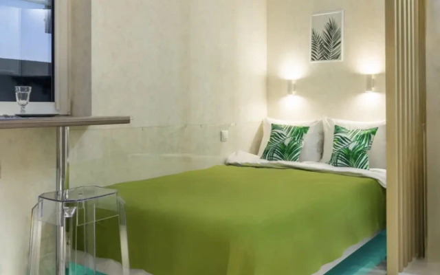 Apartamenty Studiya Malahit s Paryashchej Krovat'yu