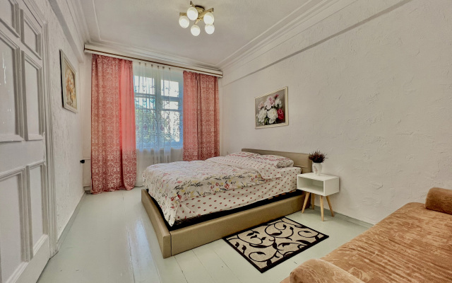 Ploschad Pobedy S Vidom Na Vechny Ogon Apartments