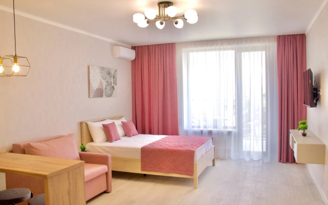S basseynom u morya Apartment