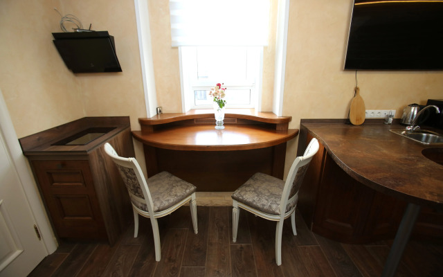 Dlya 8mi Gostey Nevsky 5 Apartment