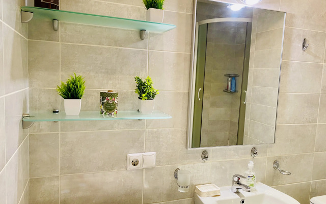 Shokolad U Mts Almazova Flat