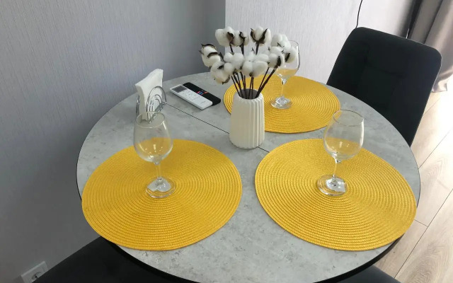 Uyutnaya Svetlaya Kvartira Vo Flore 1 Flat