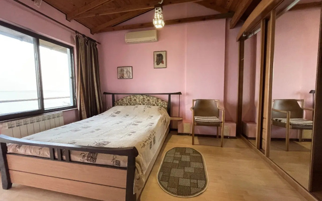 Dvukhetazhny Na Ulitse Drazhinskogo 33 Private house