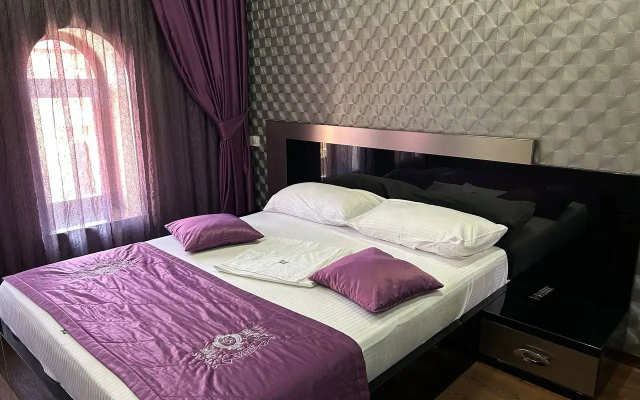 Отель Roma Yerevan & Tours