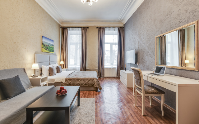 Prostornaya U Naberezhnoy Nevy Flat