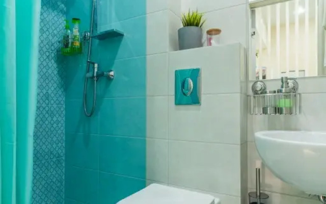 Apartamenty Biryuza Apart Energy s Paryashchej Krovat'yu