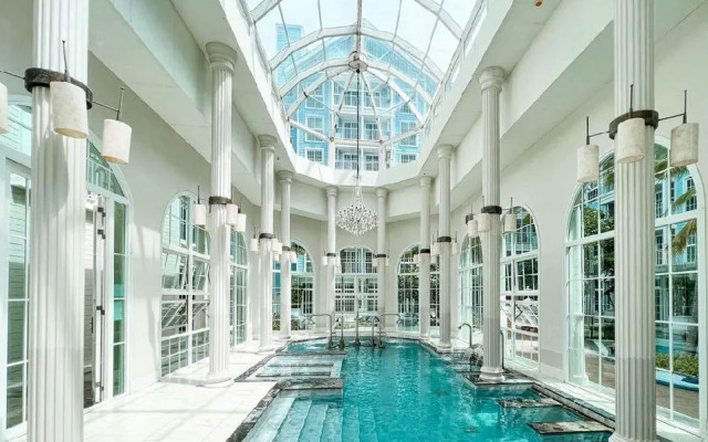 Grand Florida Beachfront Apartments