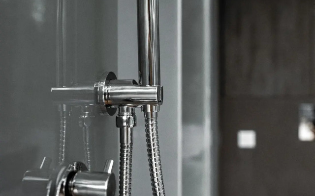 Na Beregu Reki S Privatnoy Terrasoy I Dzhakuzi Private House