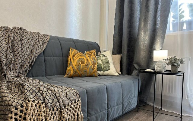 Studiya dlya chetverykh Flat