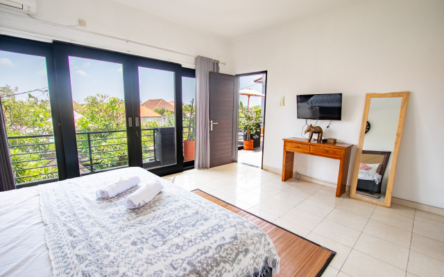 Villa with Amazing Pool and Rooftop Sun Terrace, Villa