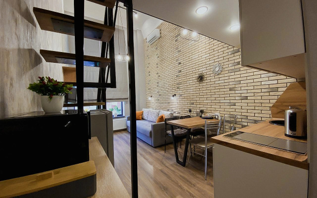 Квартира Green FOX из двух уровней с панорамными окнами