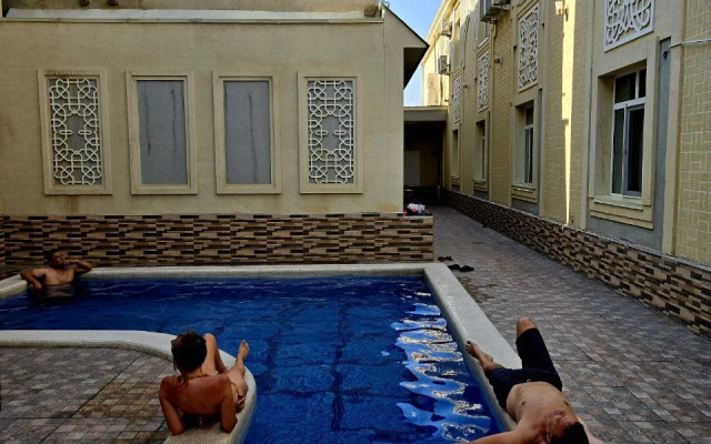 Chor Minor 100 m do starogo goroda s besplatnum bassejnom  Hotel