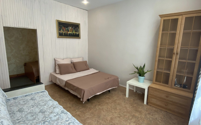Prostornaya Odnokomnatnaya S Khoroshey Lokatsiey Flat