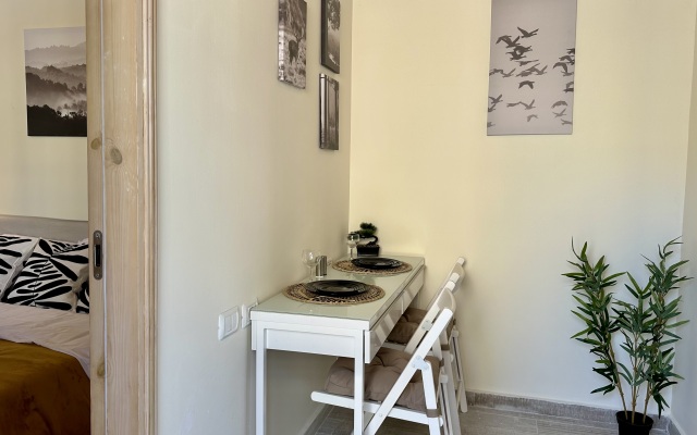 Zhemchuzhnye Apartamenty s Terrassoy v Tsentre Khayfy Apartments