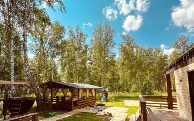Shishki na Ulitse Plodorodnoy Private House