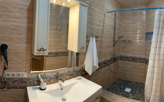 Novomihalovskaya Flat