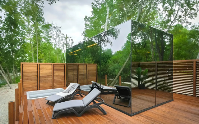 Private House na Beregu Reki s Avtorskim Dizaynom