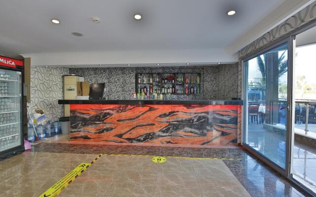 Opia Hotel