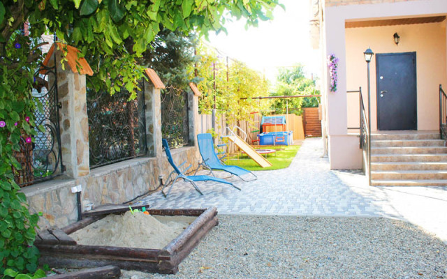 Otdelnyj Kottedzh Kubanskij Dvorik 3 Guest house