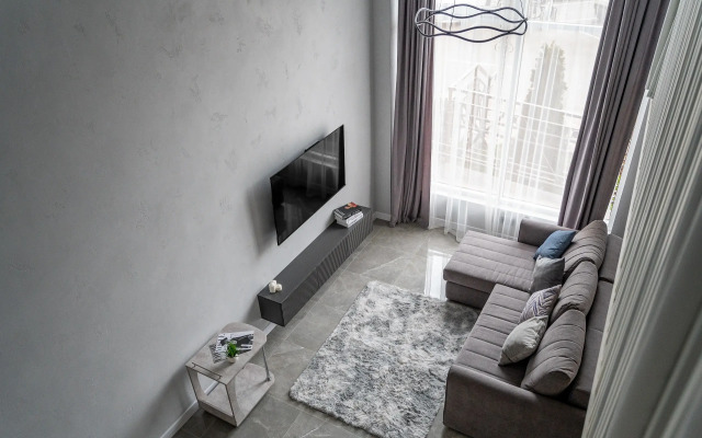 Dvukhurovnevaya S Panoramnymi Oknami Flat