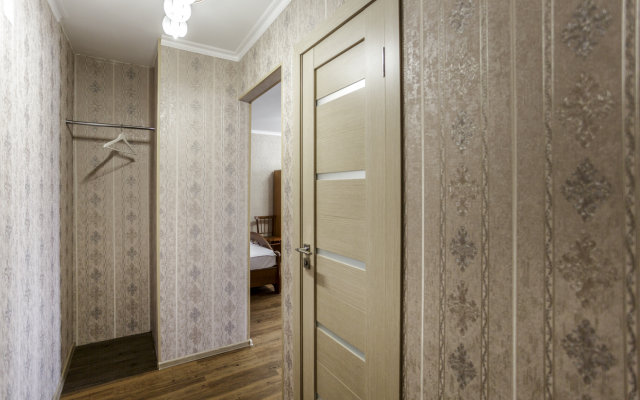 1-Komnatnaya Kvartira na Pr. Oktyabryskiy 40 Apartments