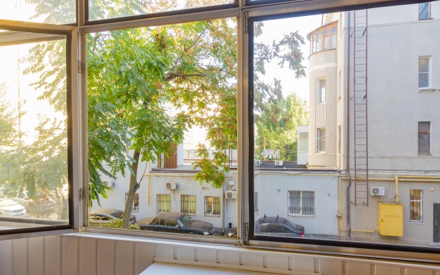 Dvukhkomnatnaya V Istoricheskom Tsentpe Gopoda S Parkovkoy Flat